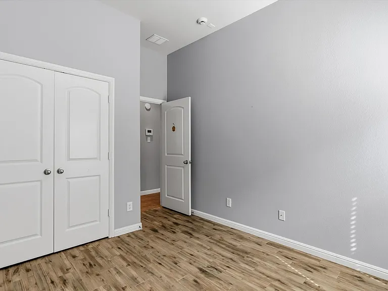 4114 Lee Hutson Dr — Photo 26