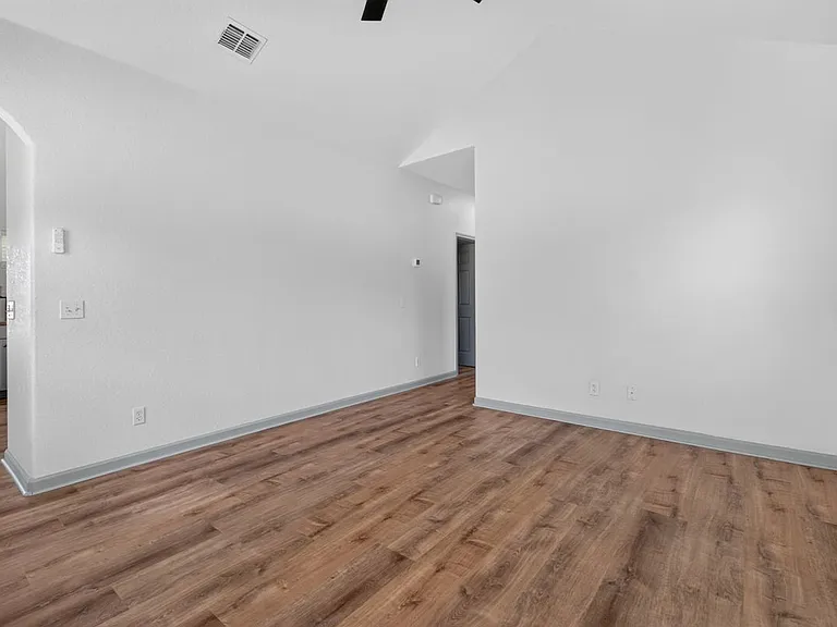 112 Remington Rd — Photo 11