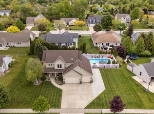348 S Maple Ln, Saukville, WI 53080