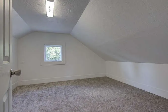 1339 NE Logan St — Photo 11