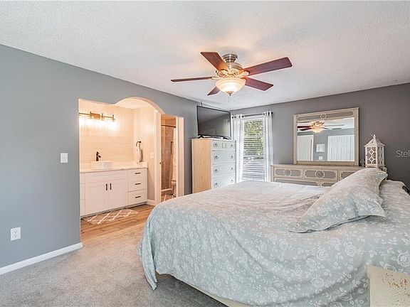 5th image of 15823 Knollview Dr