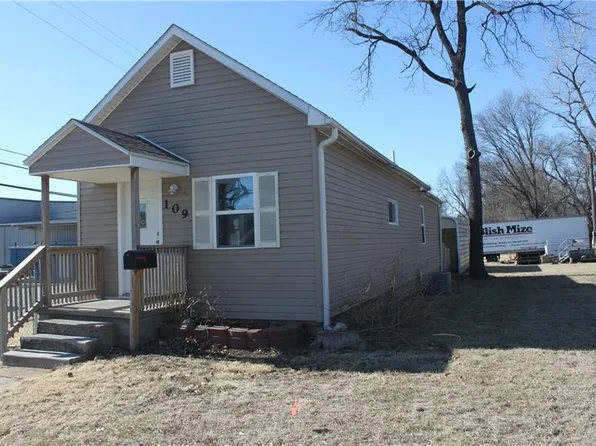 109 S 14th St, Atchison, KS 66002