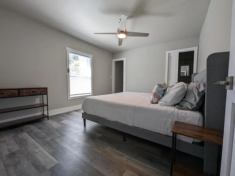 2041 W Intendencia St — Photo 7