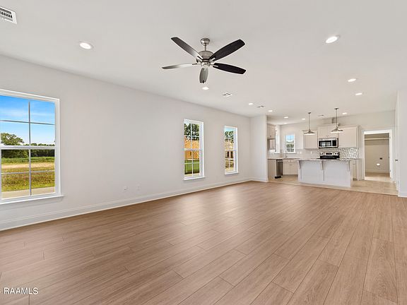3rd image of 110 Harvest Ln