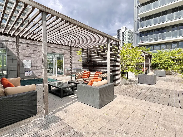 121 McMahon Dr #608 — Photo 43