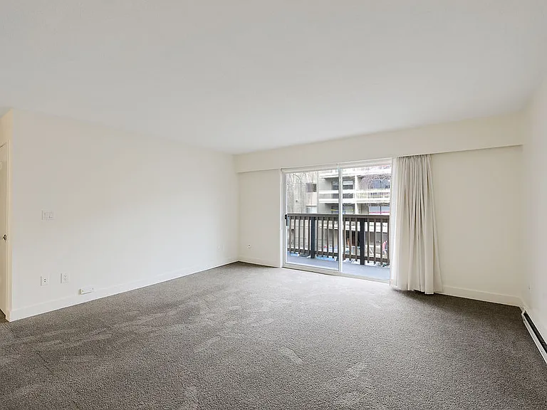 2230 Cadboro Bay Rd — Photo 26