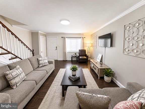 3rd image of 5844 Saul St