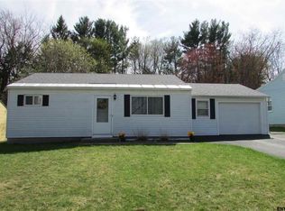 4 Riverview Dr, Niskayuna, NY 12309