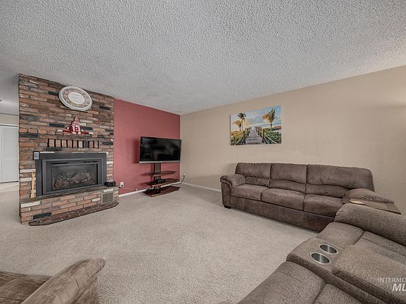 5th image of 611 W Indianhead Rd