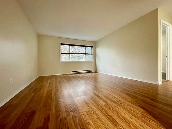 3rd image of 3215 SE Alder Ct #2