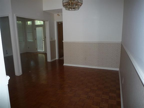 5th image of 165 Eton Cir