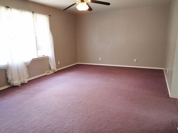 5th image of 3468 Northlands Ave