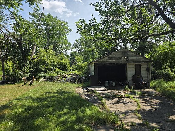 4th image of 13036 Filbert St