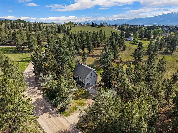 3rd image of 428 Sapphire Ln