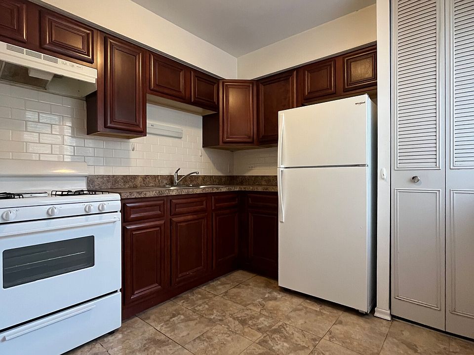 1st image of 736 W Buena Ave APT 405