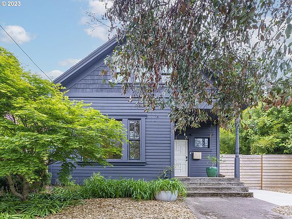 Front Yard-Fenced>