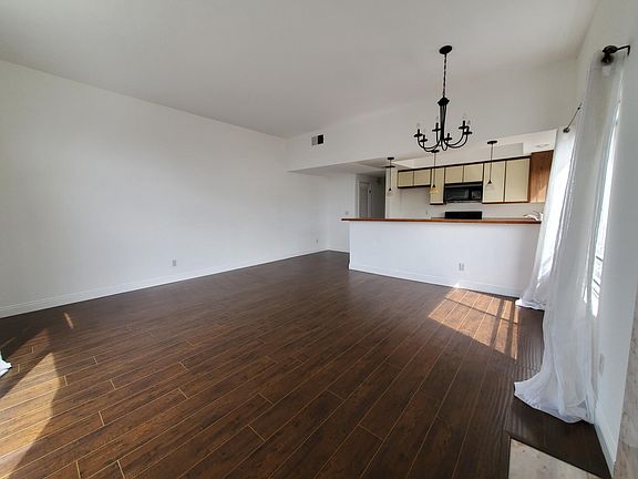 5th image of 1540 Amherst Ave #3
