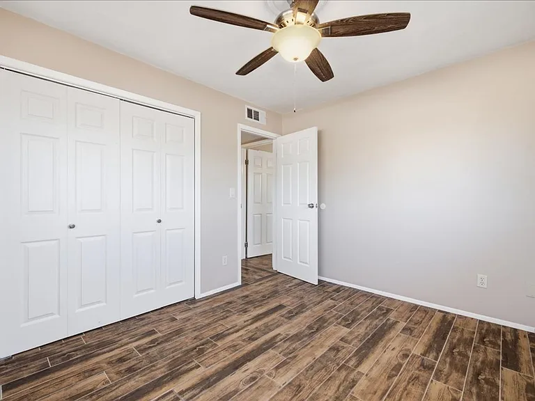 2525 N Cherry Ave — Photo 15