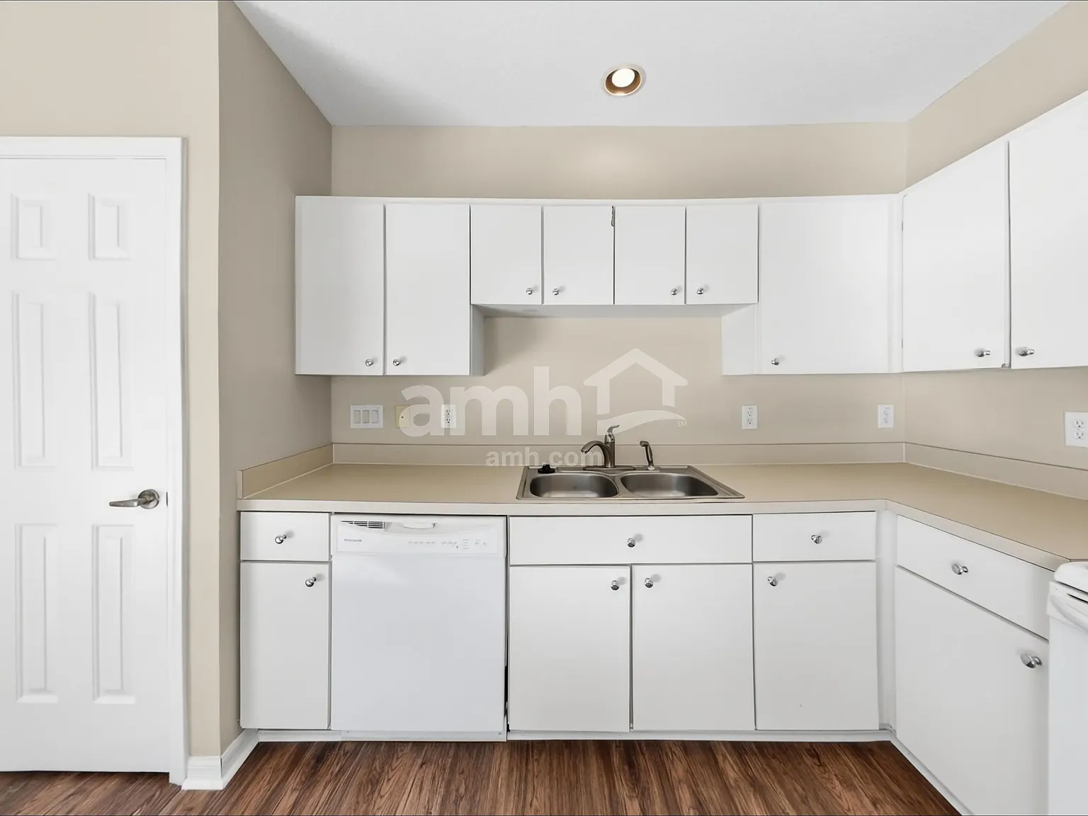 4 bed, 2.5 bath, 2040 sqft, $2,485 — Photo 3