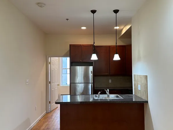 942 Willow Avenue image 8 of 14