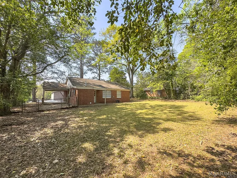 815 Perry Hill Rd — Photo 3