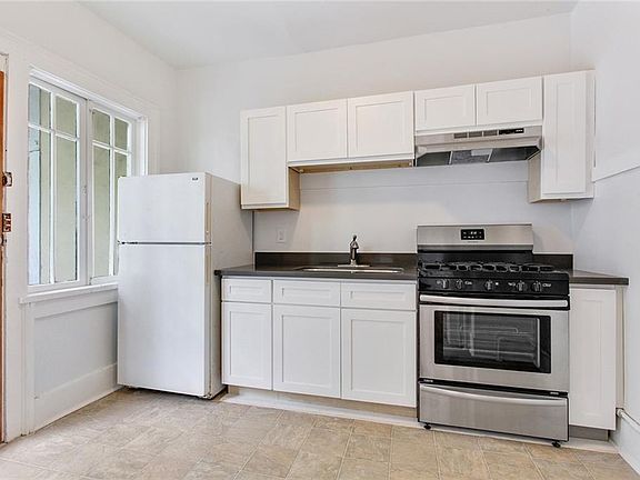4th image of 4237 Fontainebleau Dr