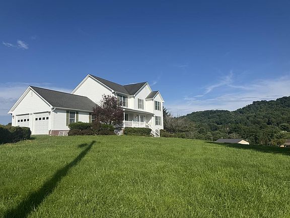 3rd image of 132 Delphia Ln