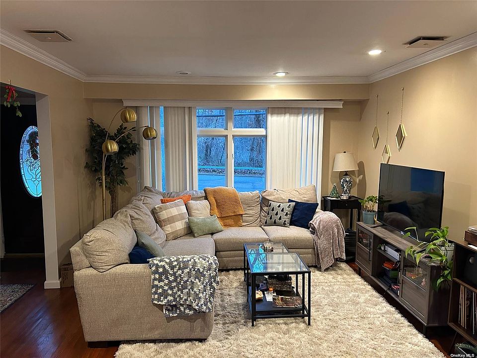 705 Parkside Blvd, Massapequa, NY 11758 Zillow