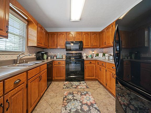 5th image of 214 Turner Dr N