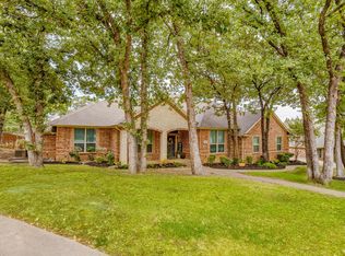 910 Royal Ct, Burleson, TX 76028