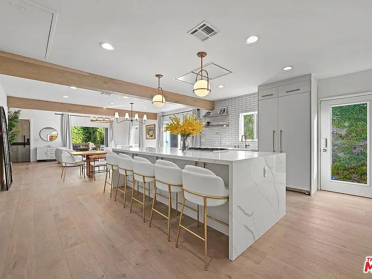 1155 S Rimpau Blvd — Photo 17