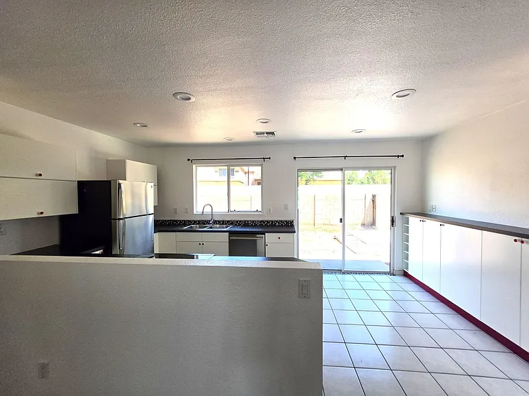 1506 E Palmdale Dr — Photo 4