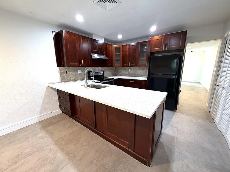 4019 Woodside Dr — Photo 7