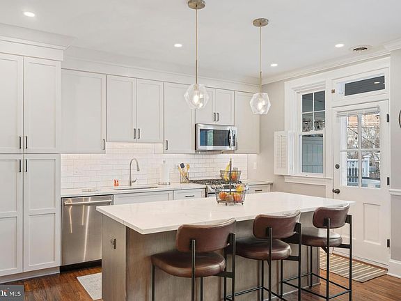 2nd image of 318 Hopkins Rd