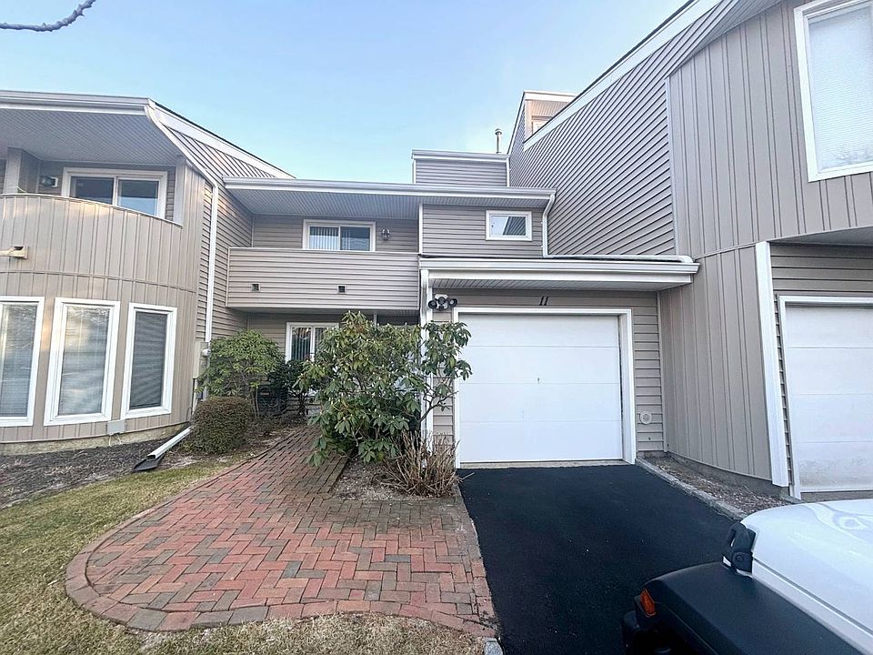 1st image of 11 Kristin Ln
