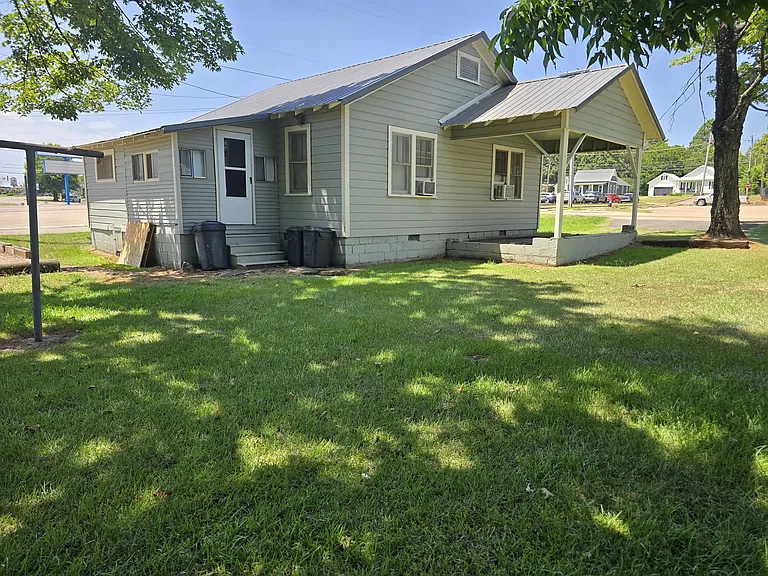 813 S Rogers St — Photo 2