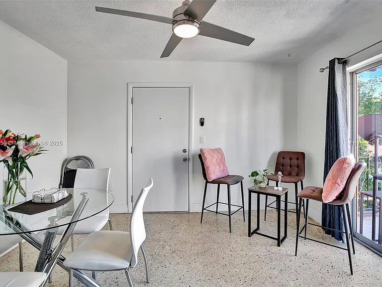 458 SW 9th St #8 — Photo 5