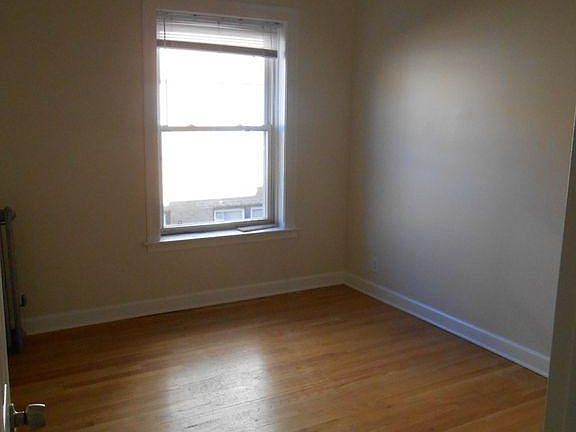 3rd image of 3914 N Pine Grove Ave APT 3E