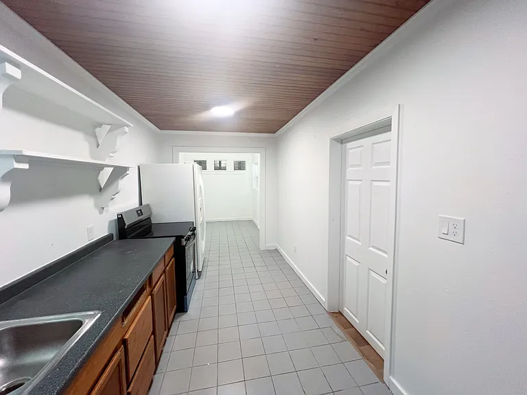 620-622 N Austin St #B — Photo 9