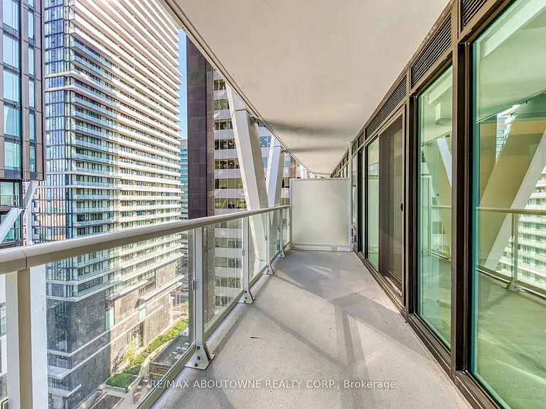 230 Simcoe St #1327 — Photo 18