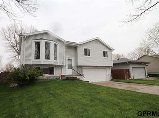 2124 W Millstone Rd, Lincoln, NE 68522