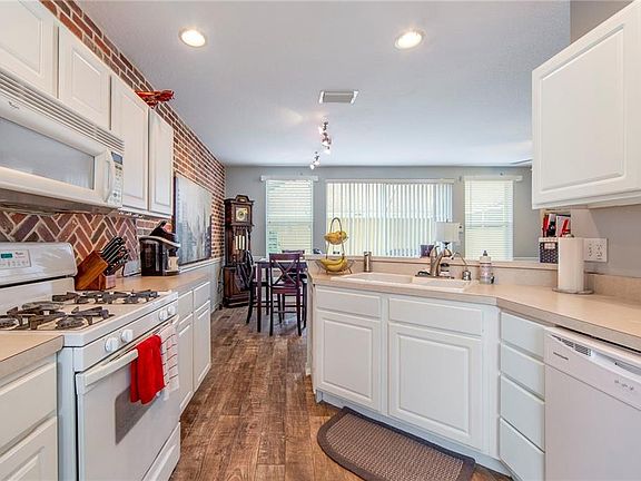 3rd image of 10007 Tate Ln
