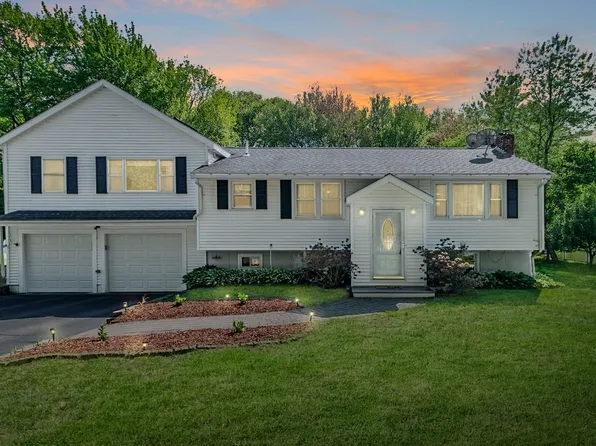 392 Cedar St, Hanover, MA 02339