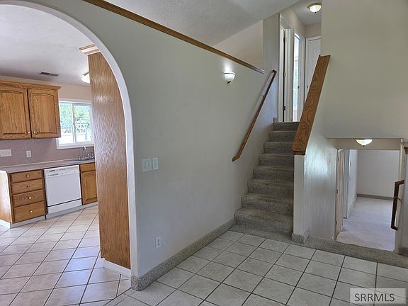 5th image of 343 S Teton Ave