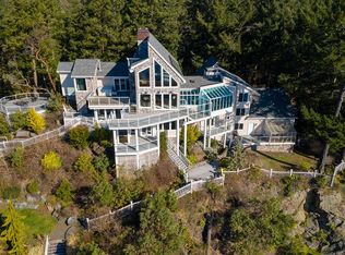 5 Beach Dr #A, La Conner, WA 98257