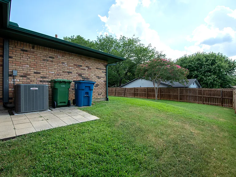 1719 Sagebrush Trl — Photo 23