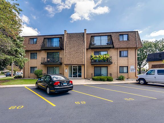 2nd image of 4823 W 109th St APT 302