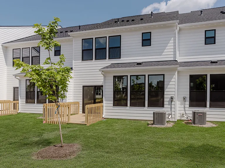 9745 Oleander Dr — Photo 15