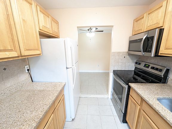 5th image of 289 Main St Unit L
