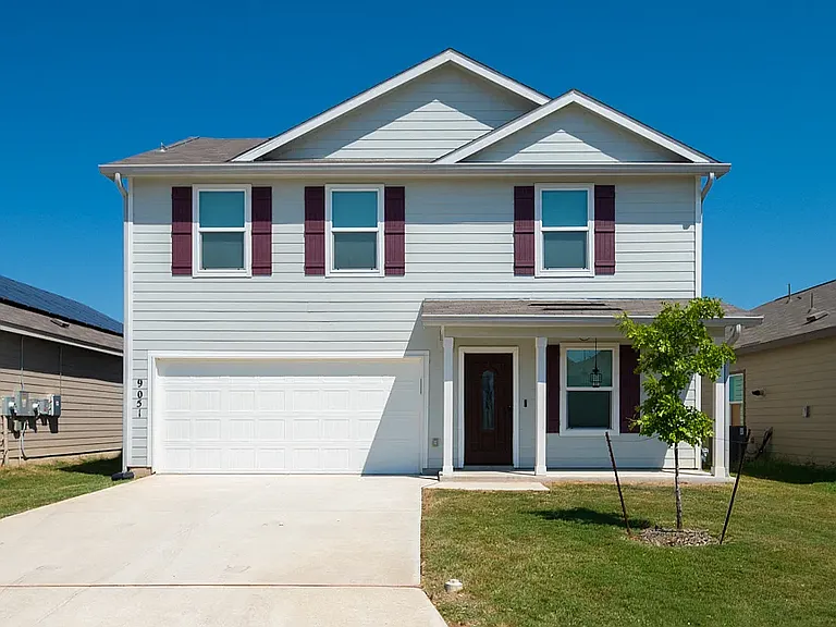 9051 Navarro Vis — Photo 1